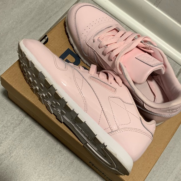 Reebok Shoes - Reebok classic sneakers